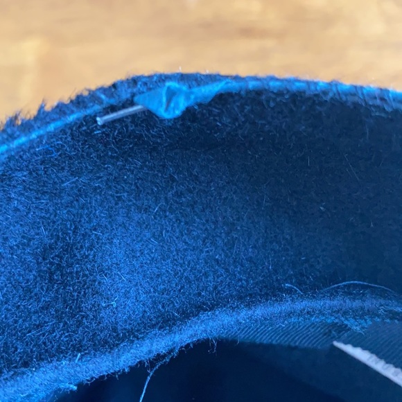 Vintage Black soft fur hat with cool hat pin - Picture 6 of 6